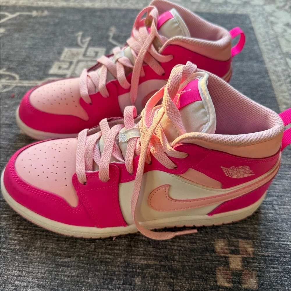 NIKE AIR‎ JORDAN 1 MID FIERCE PINK